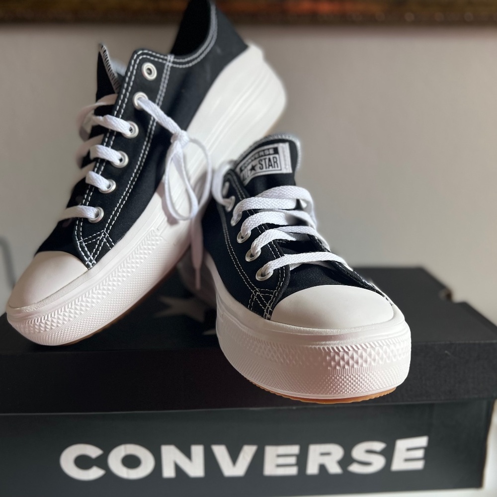 Converse womens 10.5  nwt